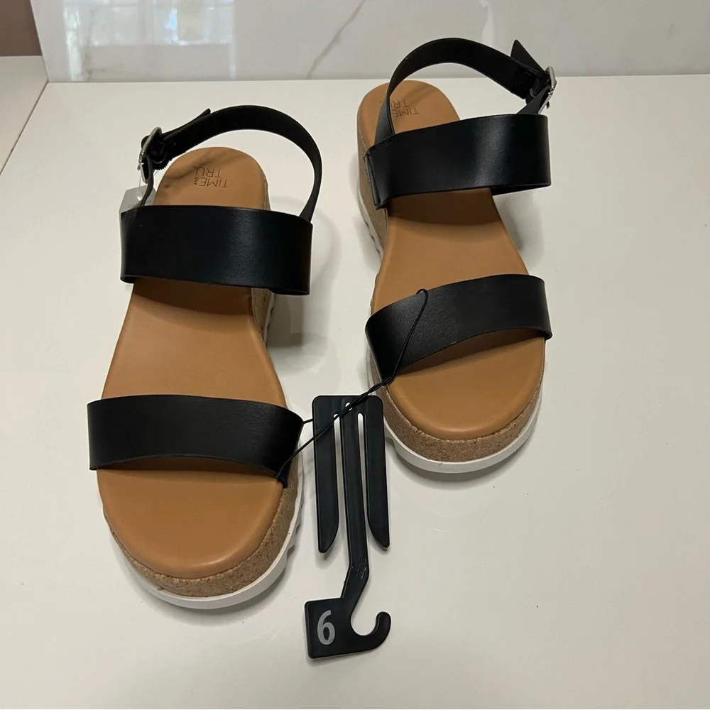 Time and Tru Platform sandals Shoe Size: 9 Shoe Closure: Buckle, Slingback